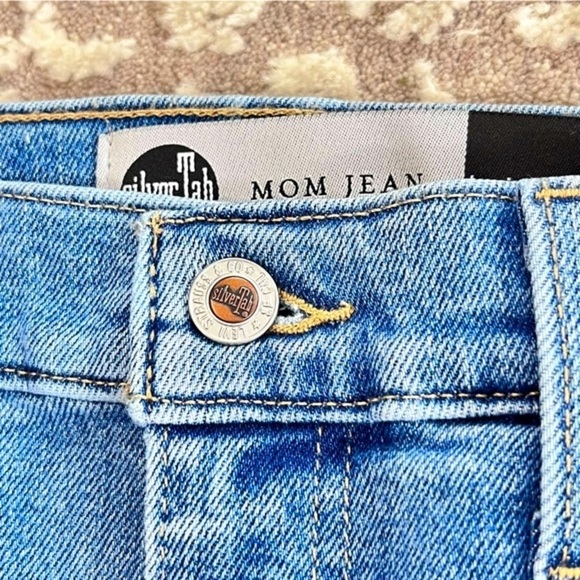 NWOT Levi’s Silver Tab Mom Jean High Waist Distressed - Picture 10 of 15